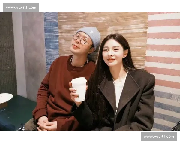 杜海涛沈梦辰伦敦返京，机场比心互动甜度超标